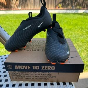 Nike Jr. Phantom GX Academy Kids' Multi-Ground Soccer Cleats size 1Y